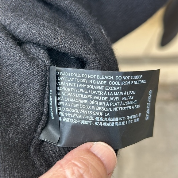 Theory Cashmere Sweater Men's Size Large Black 1/4 Zip - Picture 5 of 6